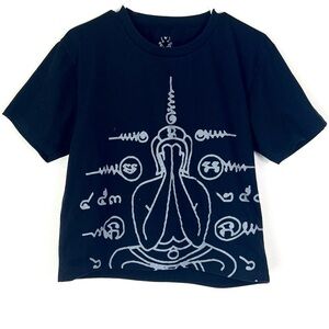Gray prayer pose boho festival shakra short sleeve tee